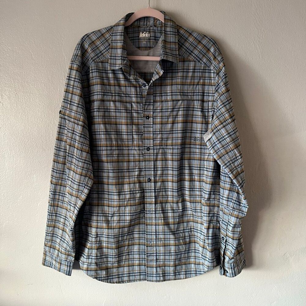 AI Overview                    This is an REI Co-op men's long-sleeve performanc
